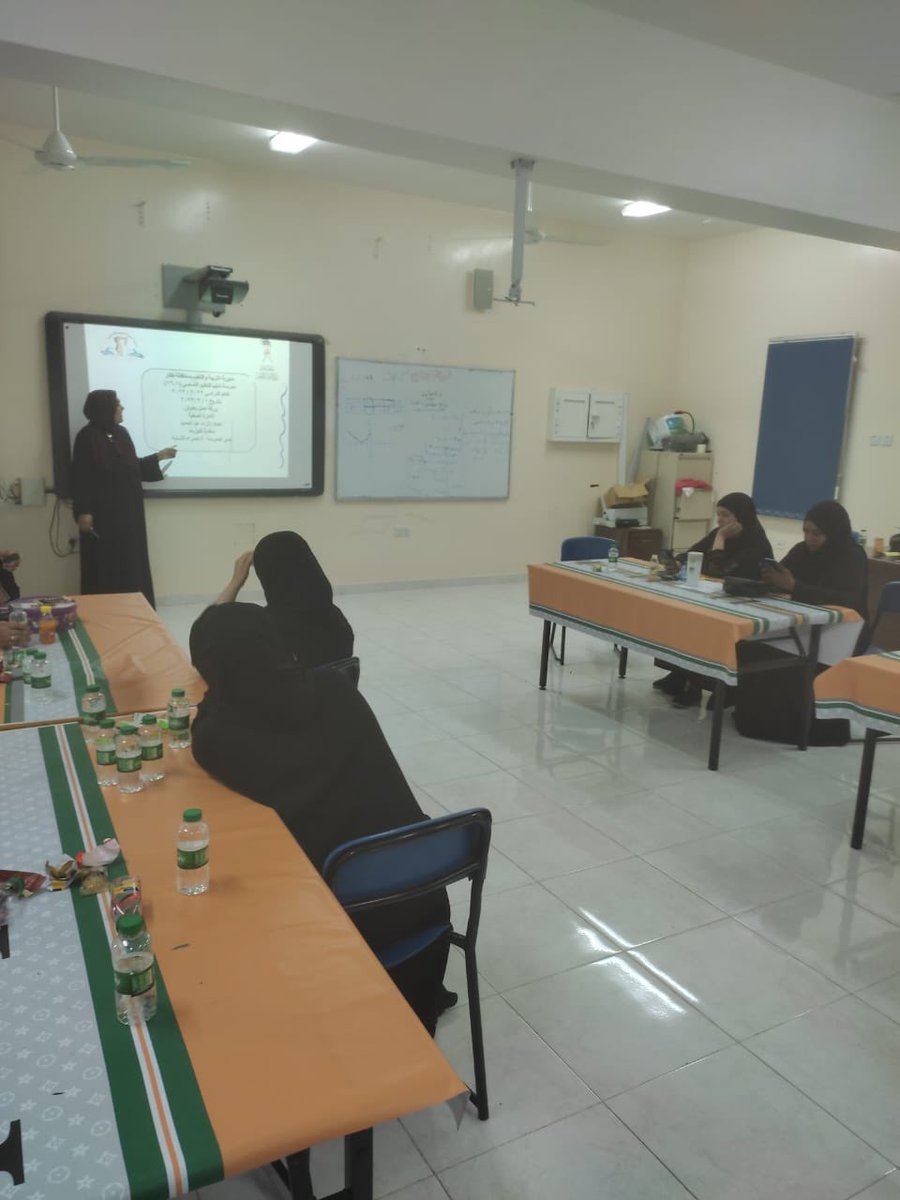 نفّذت الأستاذة ثراء عبدالحميد معلمة مادة الفيزياء ورقة عمل بعنوان 🔖: ( الإدارة الصفية ) بحضور معلمات المدرسة .

#مدرسة_شليم_للتعليم_الأساسي📚
#الإدارة_الصفية📃