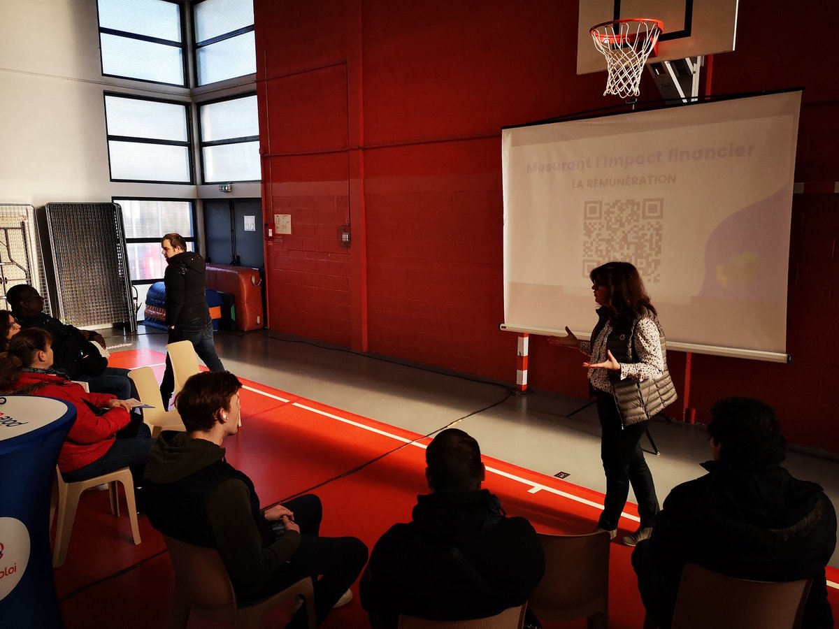 🧑‍🎓 Aujourd'hui, C'MaForm
Bravo à l'équipe @poleemploi_HDF de Béthune :
17 centres de formation présents, la plateforme de mobilité de l'Artois et TADAO pour les 180 demandeurs d'emplou au stade du 8ter
#seformer