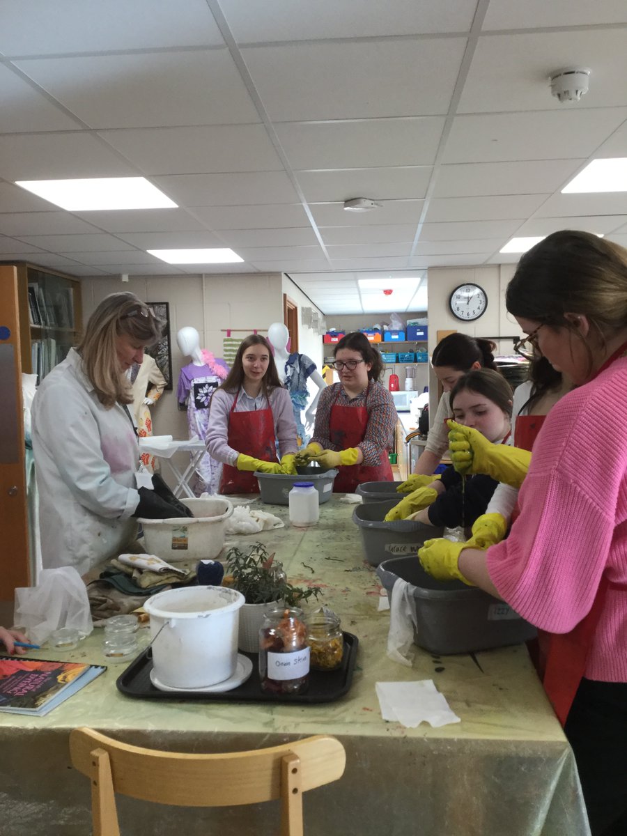 PipersArts's tweet image. Mrs Ramsay has been taking Year 12 Textiles students for Eco printing and Natural Dyeing workshops for the past two weeks. They have really enjoyed learning these new techniques. #PipersSixthform