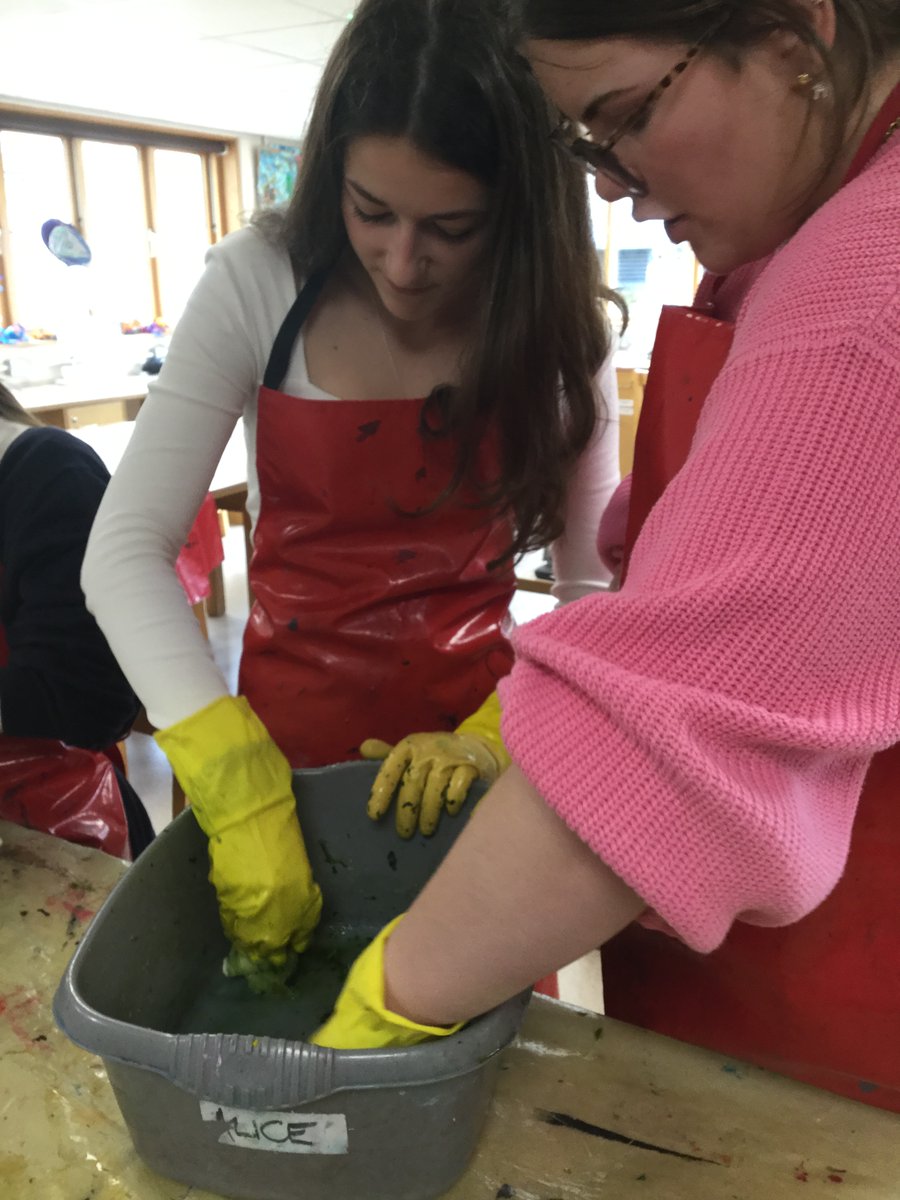 PipersArts's tweet image. Mrs Ramsay has been taking Year 12 Textiles students for Eco printing and Natural Dyeing workshops for the past two weeks. They have really enjoyed learning these new techniques. #PipersSixthform