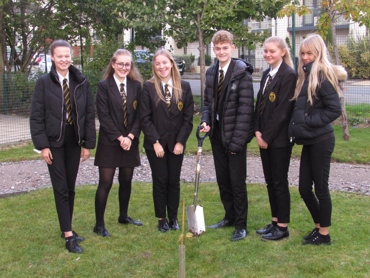 VilliersPark's tweet photo. We've been working with @ResearchInSch since 2018, giving our Future Leaders a framework to guide their natural curiosity. Read about some of the exciting and important research projects they've contributed to 👇
https://t.co/2H70XFQHDF
#Treezilla #SocialMobility https://t.co/39h5LiPKuF