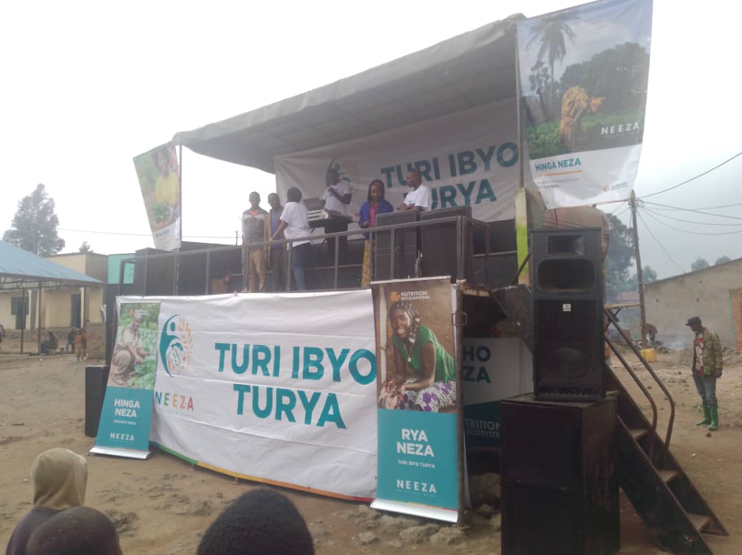 SightandLife's tweet photo. Our #NICEproject is touring #Rwanda, one district at a time.

Thanks to @RubavuDistrict for allowing the #Neeza campaign to reach communities &amp; spread awareness about healthier ways of farming.🇷🇼
#eatwell #farmwell #livewell @Rwandahealth @RBCRwanda #Wearewhatweeat #Nutrition4All https://t.co/RhVj9f2lJF