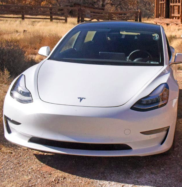 #Tesla taglia ancora!!! Il prezzo d'attacco del Model 3 scende a 41.490 e ora rientra nel #BONUS statale: siamo a 36.490 con rottamazione, 38.490 senza. Autonomia 491 km, velocità di punta 225 km/h⬇️
vaielettrico.it/tesla-taglia-a…
<a href="/TeslaClubItaly/">Tesla Club Italy</a> <a href="/TeslaOwnersIT/">Tesla Owners Italia</a>