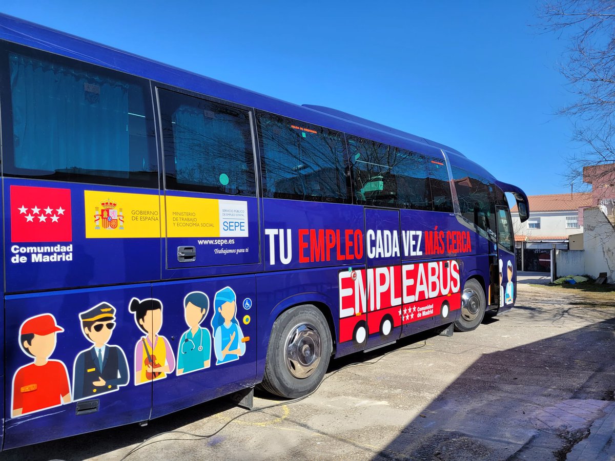 markelgp's tweet photo. Nuevo éxito de participación de jóvenes y adolescentes en búsqueda activa de empleo.

Gracias al #EmpleaBus se les realizó una orientación laboral atractiva a través de “gamificación” y se les ha diseñado una formación específica.

#Sector5
#CañadaRealEsEsto https://t.co/HbQdK1ZWHE