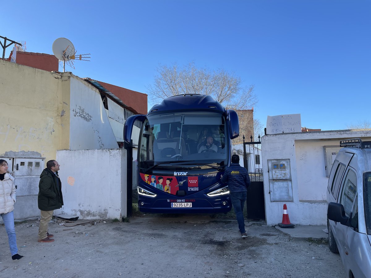markelgp's tweet photo. Nuevo éxito de participación de jóvenes y adolescentes en búsqueda activa de empleo.

Gracias al #EmpleaBus se les realizó una orientación laboral atractiva a través de “gamificación” y se les ha diseñado una formación específica.

#Sector5
#CañadaRealEsEsto https://t.co/HbQdK1ZWHE