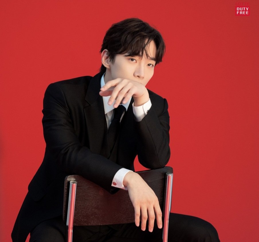NuneoLove1's tweet photo. Loving him is red... 🔥❤️🔥❤️
#leejunho #LEEJUNHOWEEK
#이준호 #LDFModelWeek https://t.co/5SbMy2Nkte
