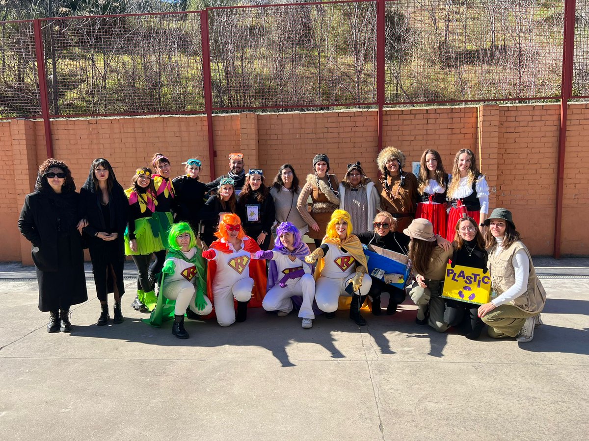 ceipcpegaso's tweet photo. Un carnaval especial, muy trabajado y esperado por alumnos y resto de cominidad educativa. Planeta sostenible y edad medieval https://t.co/Kj7dof422g