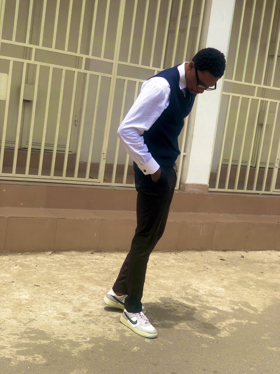 𝙴 𝙻 𝚅 𝙸 𝚂🐐 tweet media