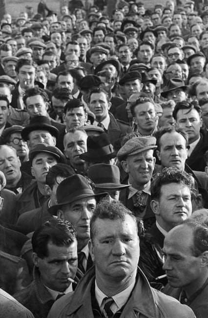 literlandweb1's tweet photo. "¿Saben cuál es la verdadera base del poder político? No las armas ni las tropas, sino la habilidad de hacer que los demás hagan lo que uno desea que hagan".
Philip K. Dick
📷Marc Riboud https://t.co/nkwYBFsGNc