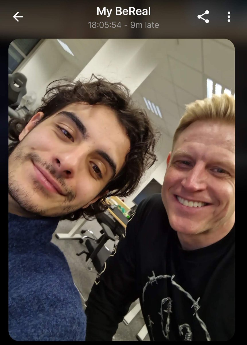 philipvollet's tweet photo. Imagine the event starts at 6:30pm and you are still prepping some slides for your talk at 6pm.

Btw. there were 160 people on the attendee list @PyBerlinPython 

I would have been nervous. Sami was cool AF. 🤣 and then DESTROYED it.

Next stop keynote @samsja19 😎 https://t.co/sT1YESDk48