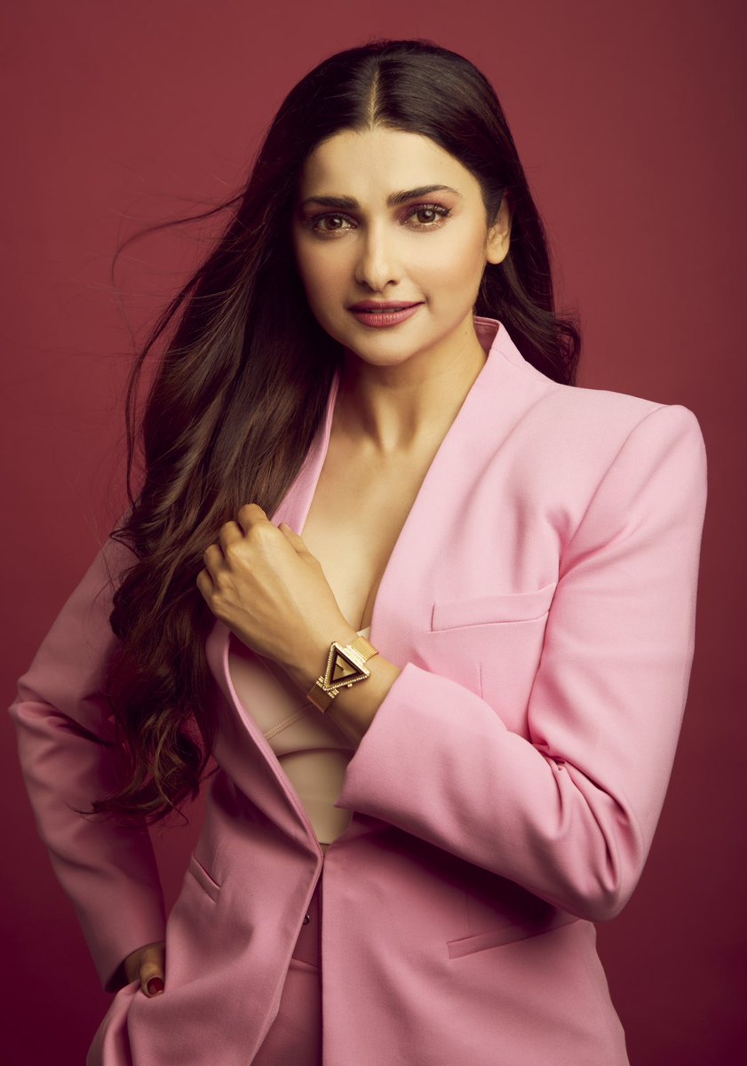 Prachi Desai Shines in Stunning Black Ensemble, image size:841x1200