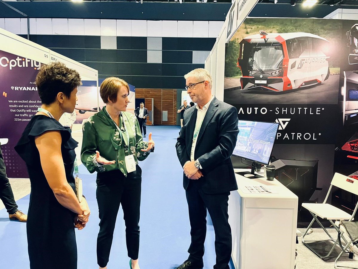 UKinSingapore's tweet photo. @karaowen headed to Aviation Asia on Wednesday to congratulate the fantastic team at Aurrigotech on its multi-year partnership with Changi airport. Based in Coventry, the Aurrigo team are revolutionising autonomous vehicles in airports around the world 🇬🇧 #UKTrade #TradeisGREAT https://t.co/LV1H0fsggP