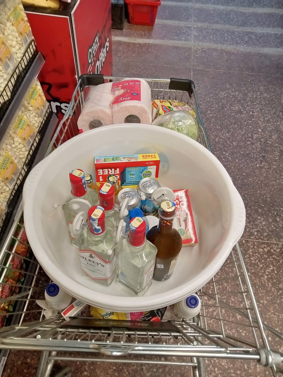 Muniu_Muniu's tweet photo. Aye @JaneIrunguKE I have done everything as per your instructions. Drop pin tutume tuktuk ya @QuickmartKenya #Quickmart56
#PamojaNawe #FreshandEasy https://t.co/daXKkDIm89