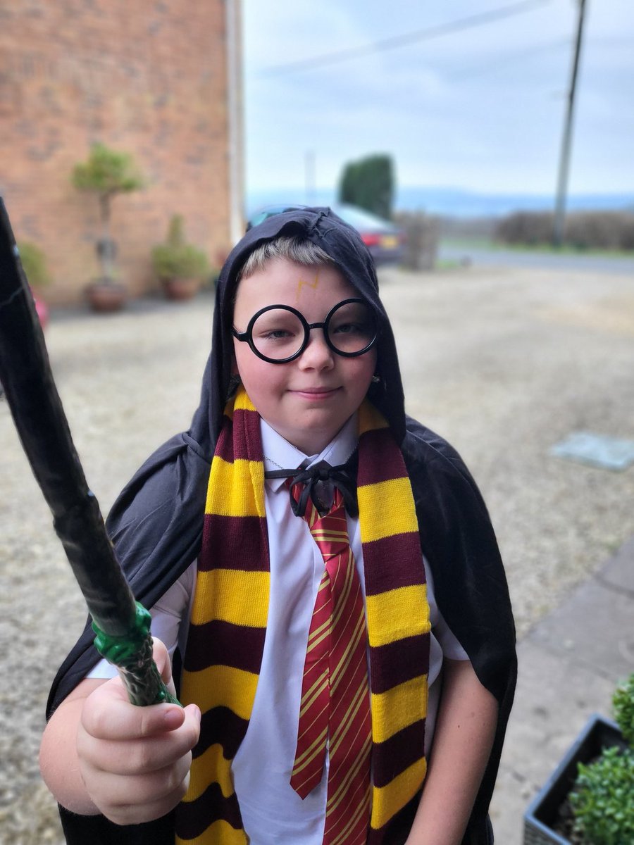 riskkitchen's tweet photo. @Yr7Coedcae2022 #coedcaeisthebestschool #WBD2023

You're a wizard Harry 🦉 https://t.co/PExPoWEjfs