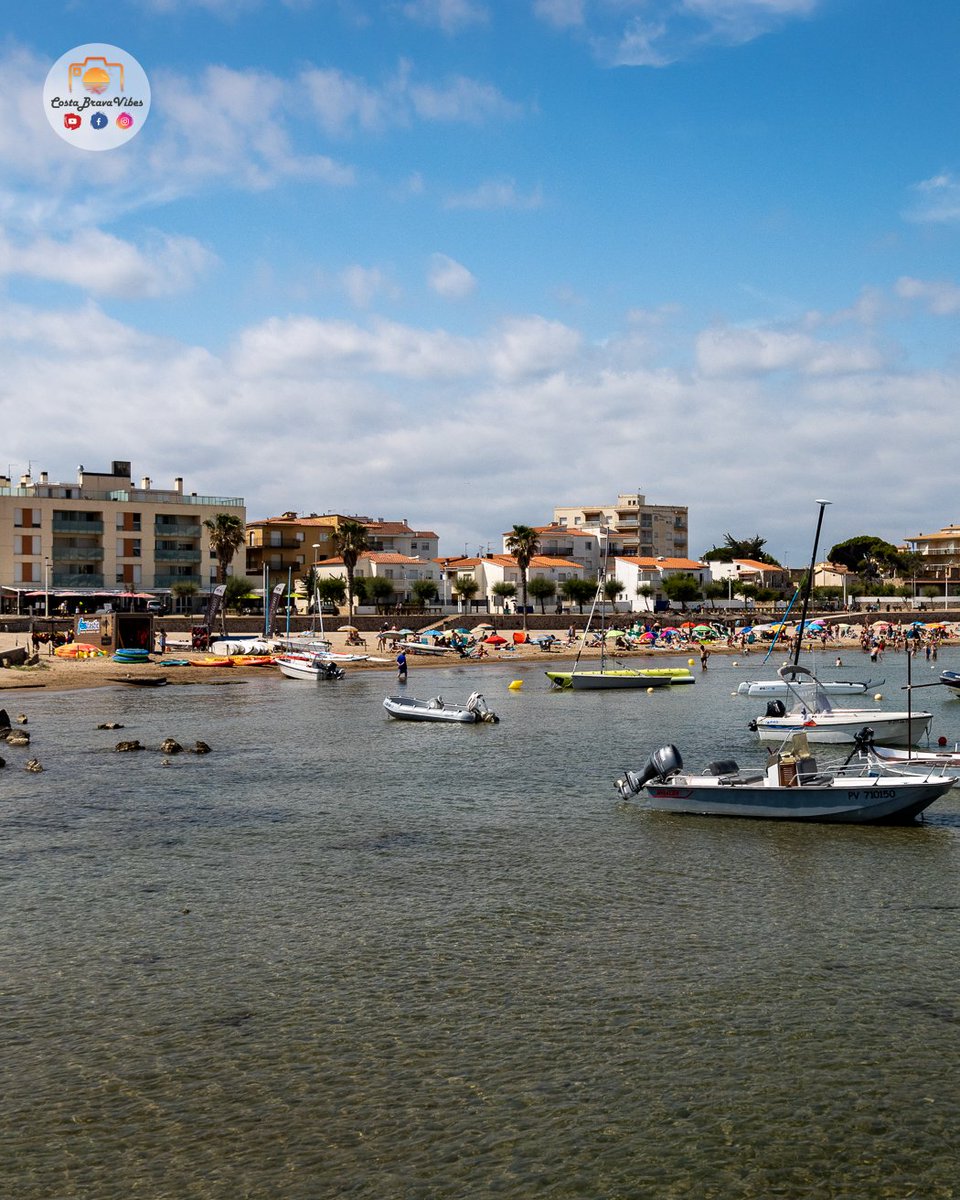 Waiting for the time we can enjoy those lovely beach days in L'Escala again. 🌞 What's your favorite place to go in L'Escala?

#escala #costabrava #sunshine #beach #summer © #costabravavibes