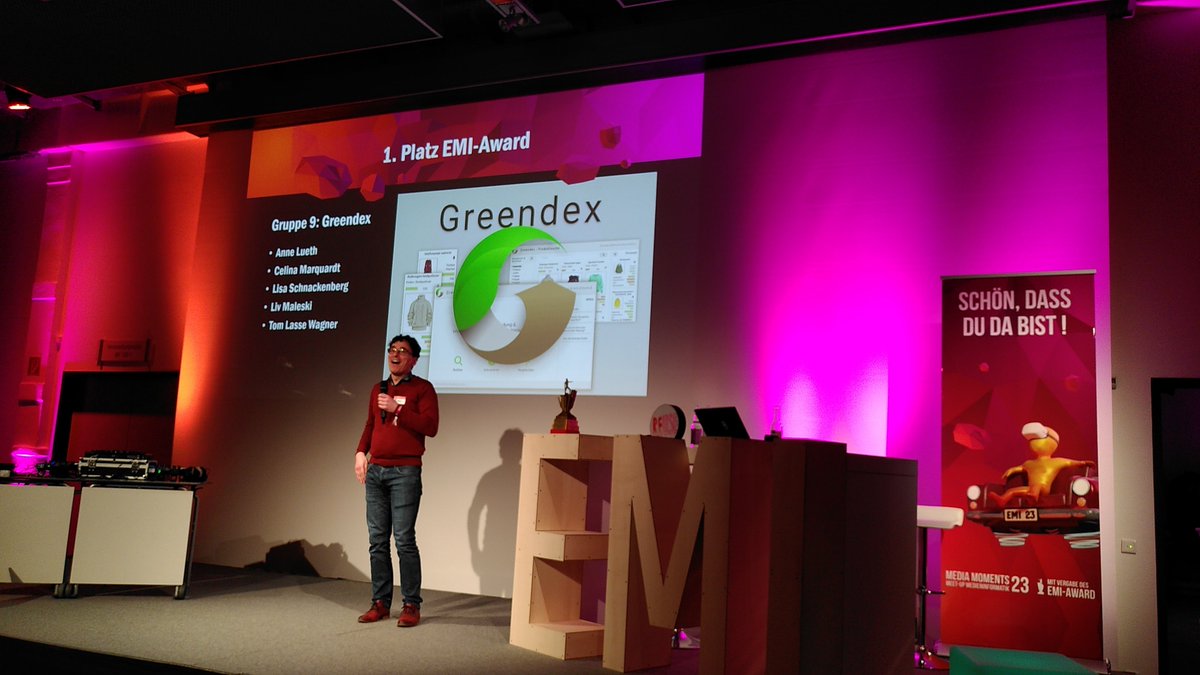 Unter dem Motto "Reuse" fand gestern im Rahmen des bunten Meet-Ups der #Medieninformatik die große Verleihung des EMI-Awards statt. Die besten studentischen Projekte wurden ausgezeichnet. Der erste Platz ging an das Team von "Greendex"! Herzlichen Glückwunsch 🥳 #EMI2023