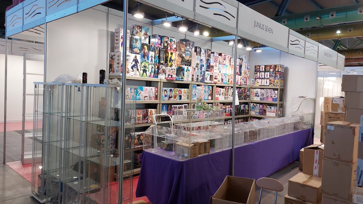 JuniusSeven's tweet photo. 🛠️Pues poco a poco vamos montando nuestro pequeño rinconcito (literalmente) en #Freakcon23.
🚧Y es que ya sabéis que le echamos muchas ganas a esto para que nos quede un stand bonito ¡Venga, venga, que este finde promete! 🤩
#Evento #Málaga #Stand34 #BúscanosAlFondo https://t.co/EFmyM4NCDI