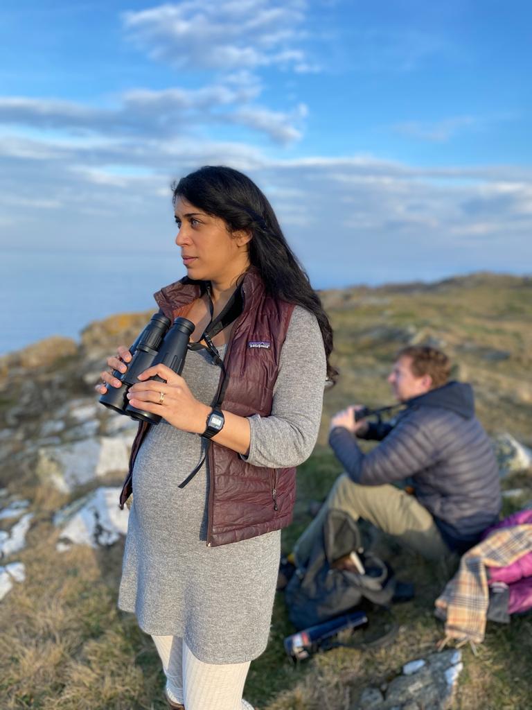 #BirdingWithBump, looking forward to sharing knowledge of the #NaturalWorld with #Bump. Pictured here looking over an #EastLothian horizon full of gorgeous 'sea' ducks.

Photo Credit @GreenwayPhoto 
#BirdingWithABump
#birdwatching 
@chriswallbank_
