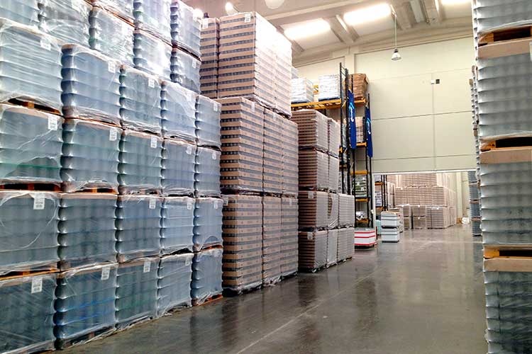 Do you need a #distribution specialist? Picking, packing, labelling… we are experts in distributing products for industry and consumption, and especially in last-mile delivery #logistics. suardiaz.com