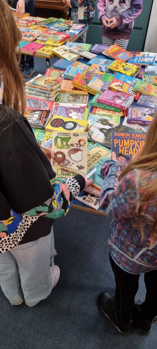 stockbridge_ps's tweet photo. Bookfest 23! It's our Big Book Bonanza Giveaway. A FREE book for EVERY child in our Nursery and school. All donated by our famlies. Thank you to our Bookfest team of parents and staff! https://t.co/0CeNBSvbtP