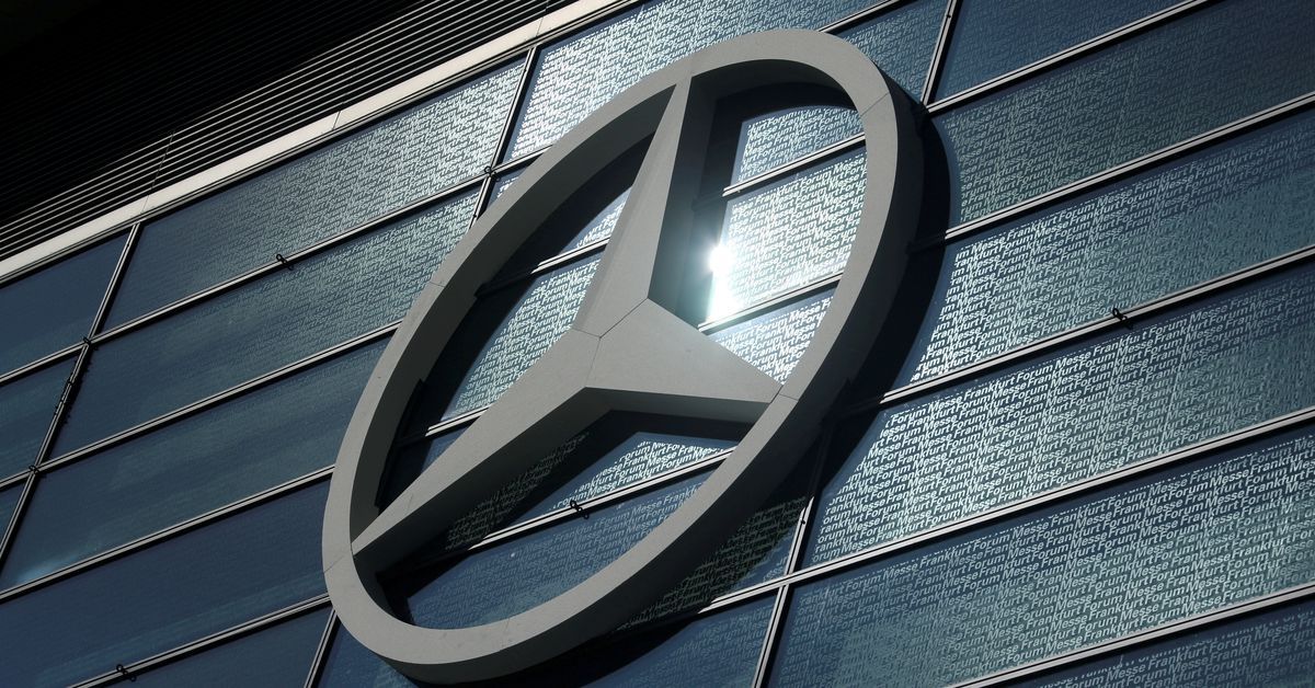 ReutersBiz's tweet photo. Mercedes-Benz begins building battery recycling factory in southern Germany https://t.co/oMxfkaz6O0 https://t.co/yGGADqS64p