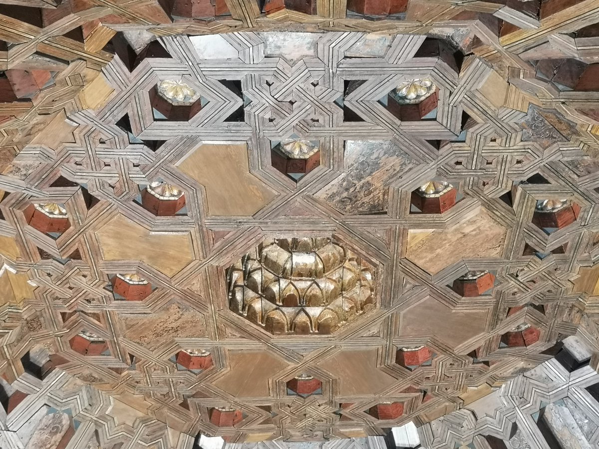 toledoislamico's tweet photo. Guarda #similitud con otras estancias de la #Alhambra o el #RealAlcazar de #Sevilla, y es que no debemos olvidar que hablamos de una misma #cultura y un mismo lenguaje común que trasciende la #religión. https://t.co/YxXZDOIDQF