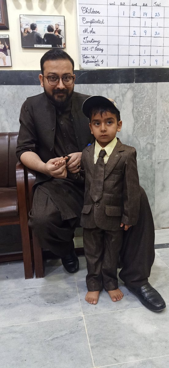 ubaidphysio's tweet photo. #Togather we r the solution.
Hates off to the parents of Azan and Sohana who struggled hard for their kids and now they defeated clubfoot deformity.
#graduation clubfoot 
#4years celebration 
@GlobalClubfoot
@miraclefeet @IowaBrace @MdOrthopaedics @MaryamMallick https://t.co/NQekfnzlAH