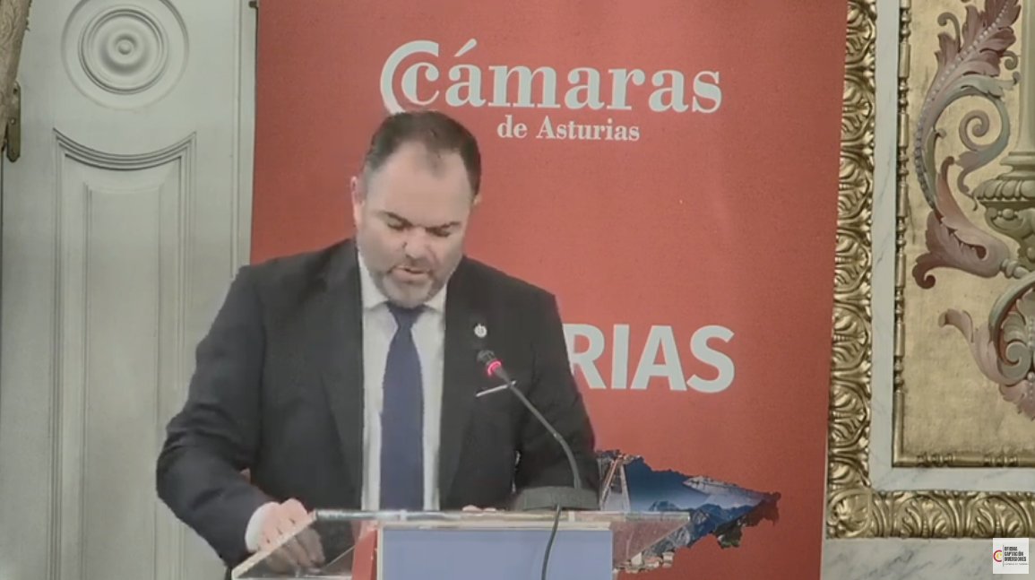 Toma la palabra, Carlos Paniceres, presidente de <a href="/CamaraOviedo/">Cámara de Comercio de Oviedo</a> en representación de las Cámaras de Comercio de Asturias. (<a href="/camaraaviles/">Cámara de Avilés</a>, <a href="/CamaraGijon/">Cámara de Gijón</a>)