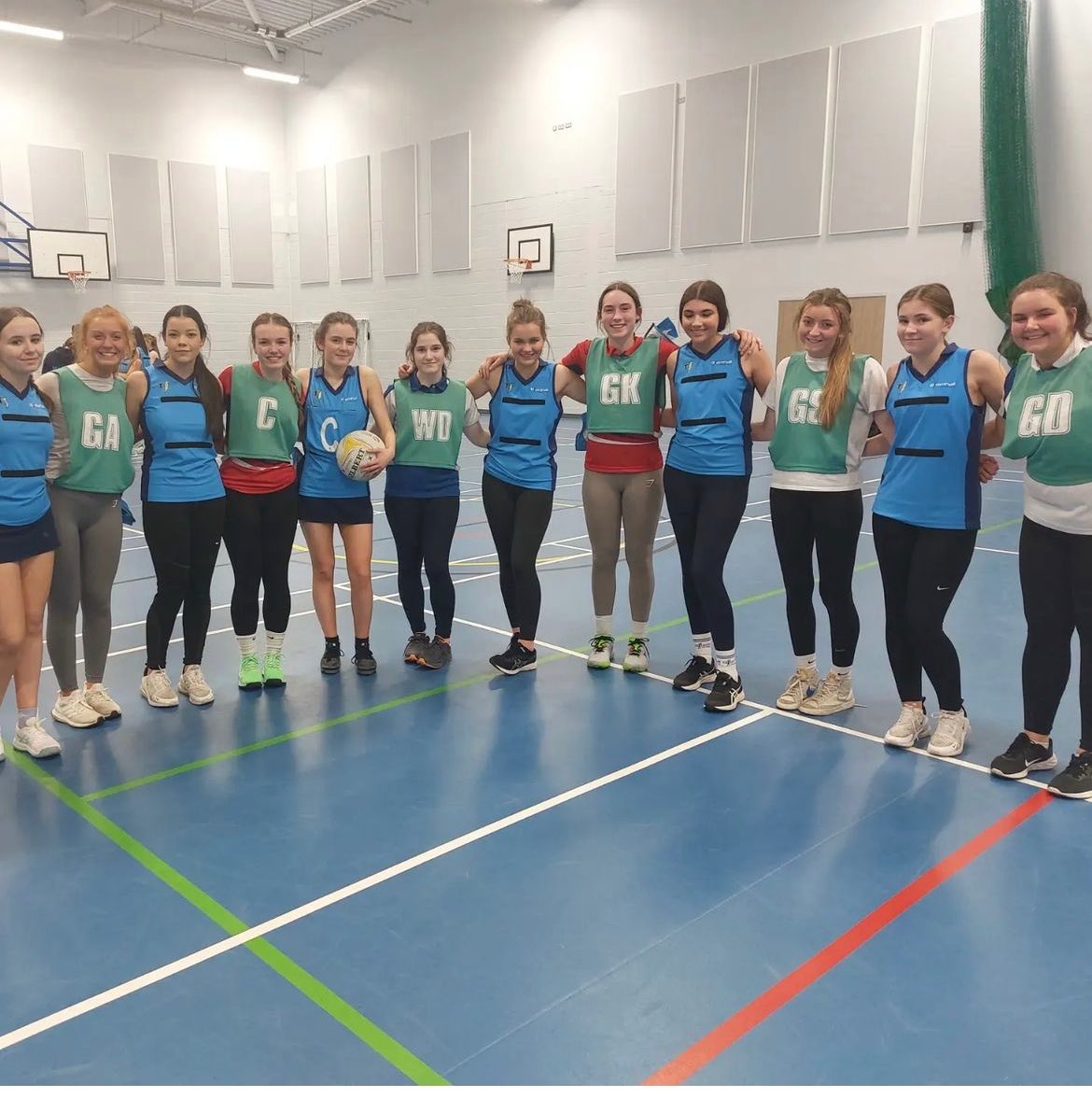 BramhallJuniors's tweet photo. Great night of netball for ⁦@BramhallJuniors⁩ hosting ⁦@SportGCS⁩ on their tour. Competitive games in a fantastic atmosphere 🤩 https://t.co/KvLDKZa1wD
