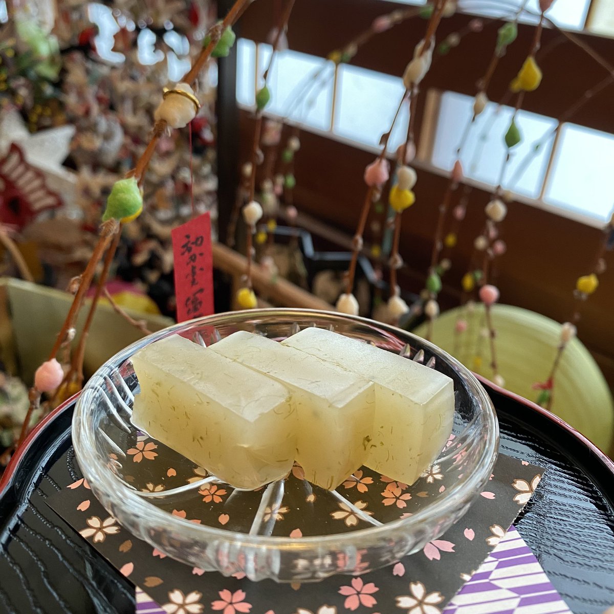fujiya_nagoya's tweet photo. 🌸和かふぇ冨士屋メニュー🌸
『玉屋本店 のり羊羹』
鎌倉江ノ島の明治四十五年創業【玉屋本店】さんののり羊羹🍵
磯の香りが豊かでとても美味しいです✨名古屋では中々味わう事ができないのでぜひのり羊羹の美味しさをお試しください🕊️✨
#玉屋本店
#和かふぇ冨士屋 https://t.co/tcWsXDRzR0