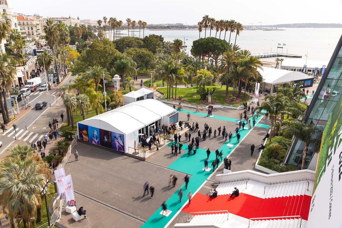 CannesPalais's tweet photo. Le #MIPIM, salon mondial incontournable du secteur immobilier, annonce ses speakers :  L'essayiste américain, spécialiste de prospective Jeremy Rifkin, les ministres français, @OlivierKlein93 et britannique Dominic Johnson, @VBedague, présidente de @nexity...
#Cannes
📷 Fabre https://t.co/HIzexcdb6Y