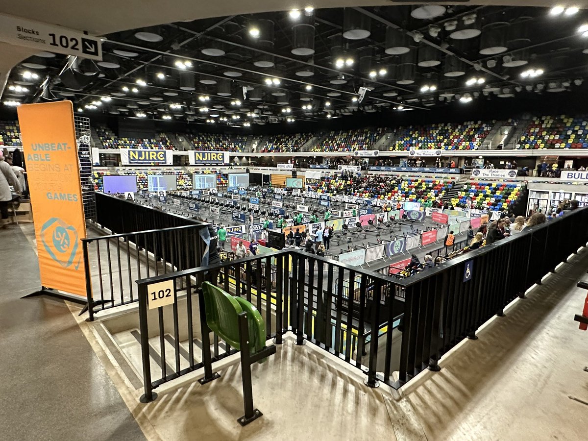 TMiddlecottPE's tweet photo. After an evening of exploring London, @DRETsport and #TeamTMA Rowers have arrived at the #NJIRCs at the Copperbox Arena! #TeamDRET Wishing all the students the best of luck! Row Well! https://t.co/mDUI1a2iaT