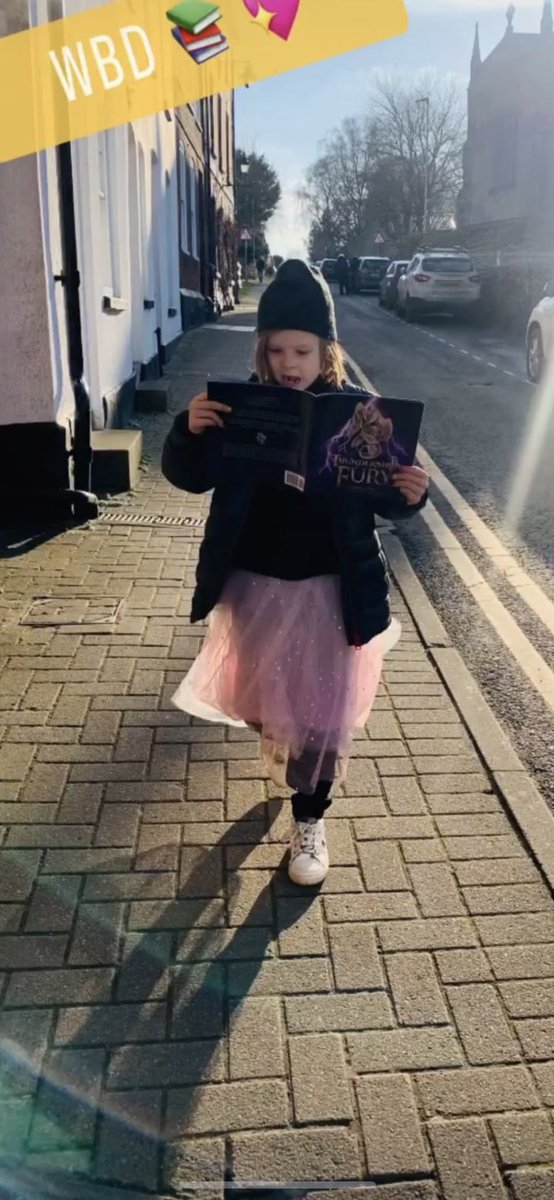 Pictures like this, of happy children reading my books, make my heart sing! #WritingCommunity #readingcommunity #MGfantasy #worldbookday2023 #readingforpleasure 🥳📚🥰🐝 amzn.eu/d/fVwNpwS