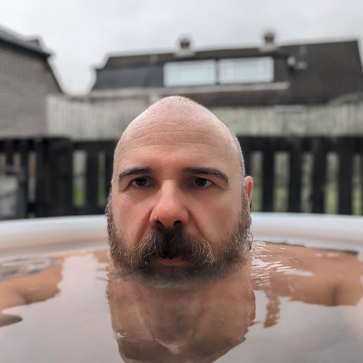#coldwaterchallenge raising funds and awareness for @CR_UK cold water immersion every day in march - day 3 : 3mins 30 sec : 3° All donations greatly appreciated 👇👇👇 facebook.com/donate/1374079…