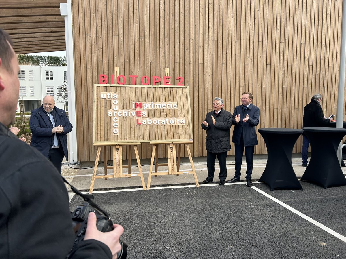 MEL_Archives's tweet photo. Inauguration aujourd’hui de Biotope2 à Ronchin où se trouvent nos nouveaux locaux. Bientôt l'ouverture au public de notre salle de lecture. On a hâte de vous recevoir ! Tweet synonyme de la fin du #cademenageauxarchives https://t.co/q8w2XTAqFj