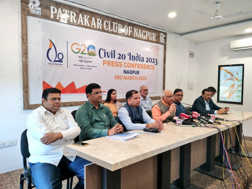 Vinay1011's tweet photo. Addressed media at Nagpur about the ensuing @C20EG Inception Conference to be held here on 20-21-22 March.
“We hav a long and glorious tradition of voluntary work. When NGO’s in many countries are facing credibility challenges,self motivated voluntary orgs here may show the way” https://t.co/eFkfS4N9gU