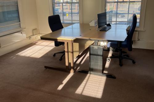 sharemyoffice's tweet photo. 2 desks in a private office share available in Watford. This office space is in a great central location, meeting room facilities are included and it's available for immediate entry. 

https://t.co/V3ZGB8K3bP

#sharedoffice #officewatford #deskspace https://t.co/QXITfBvTbf