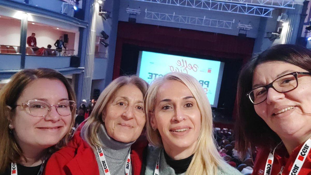 cgilbat's tweet photo. Le #BelleCiao della Bat all'assemblea delle donne della Cgil a Roma. Verso l'aggiornamento della piattaforma di genere @DonneCgil https://t.co/rgJQ3aDztJ