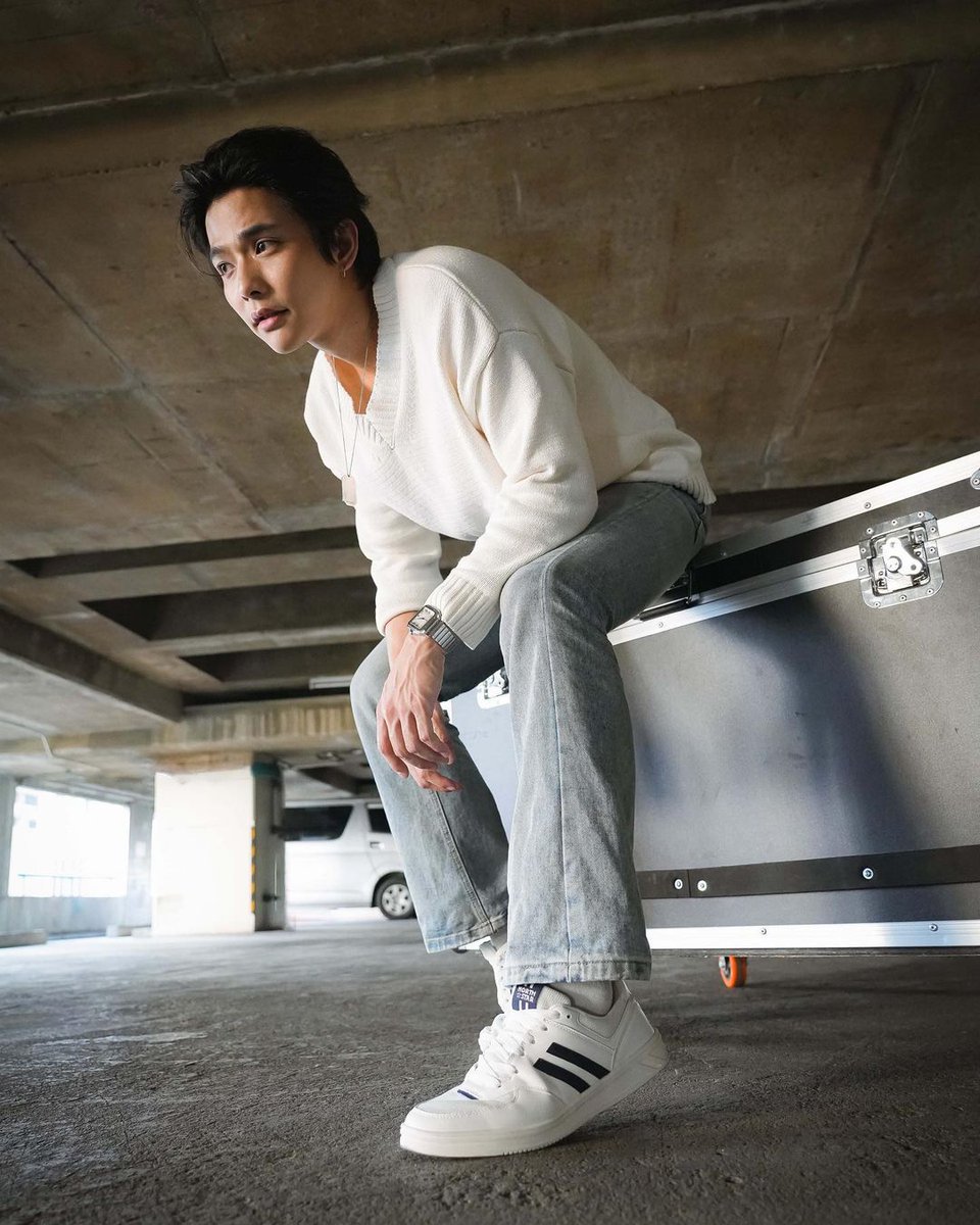 BataOfficialTH's tweet photo. หล่อคูลแบบตัวฟาเทอร์! คุณ #ลีฐานัฐพ์ สวมรองเท้า #NorthstarbyBata รุ่น CITIZEN สุดคลาสสิก "สีขาว-ดำ" 

สนีกเกอร์คู่สีดี สามารถหยิบมาคอมพลีทได้กับทุกลุค ตอบโจทย์ทุกโลเคชัน แถมมาพร้อมฟังก์ชันใส่สบายย👟

#Bata #Batathailand #SurprisinglyBata #Stylewithcomfort #SneakersforAll https://t.co/9LHtpD8ZU5