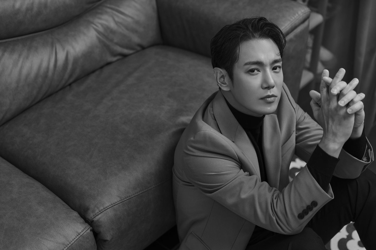 hwanhee's tweet photo. 안녕하세요 팬 가족 여러분!
환희 팬미팅 'At Home' 공지 드립니다 💕
 
일정 : 2023년 3월 14일 오후 7시 30분 (정정)
장소 : 신한pLay 스퀘어

포스터와 자세한 공지사항은
다음주 월요일에 업로드 됩니다!

#환희 #hwanhee #AtHome https://t.co/eWnWG8AAmo