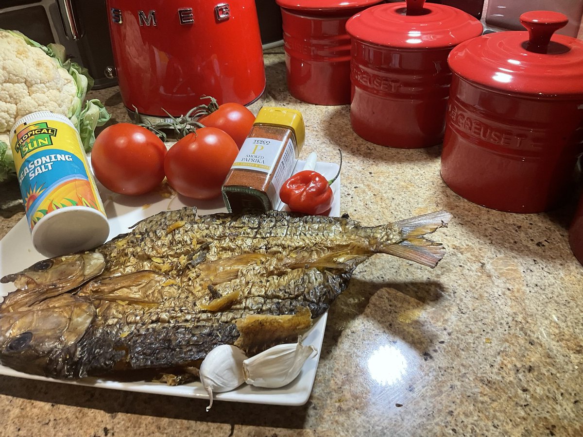 BeeNubian's tweet image. #FishyFriday loading ready for #FatBellyProject #DriedFish.Recipe provided and fish provided by the lovely @leesah_zimbo . Watch this space . Later will be greater @TeamFuloZim @RegondoZiso @SMununuri @Empress00213061 @enyambi @voncakey @jintygal31