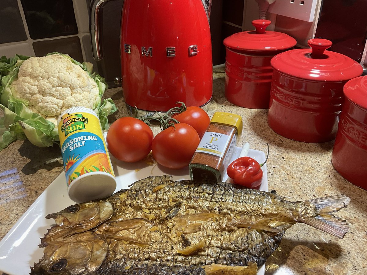 BeeNubian's tweet image. #FishyFriday loading ready for #FatBellyProject #DriedFish.Recipe provided and fish provided by the lovely @leesah_zimbo . Watch this space . Later will be greater @TeamFuloZim @RegondoZiso @SMununuri @Empress00213061 @enyambi @voncakey @jintygal31