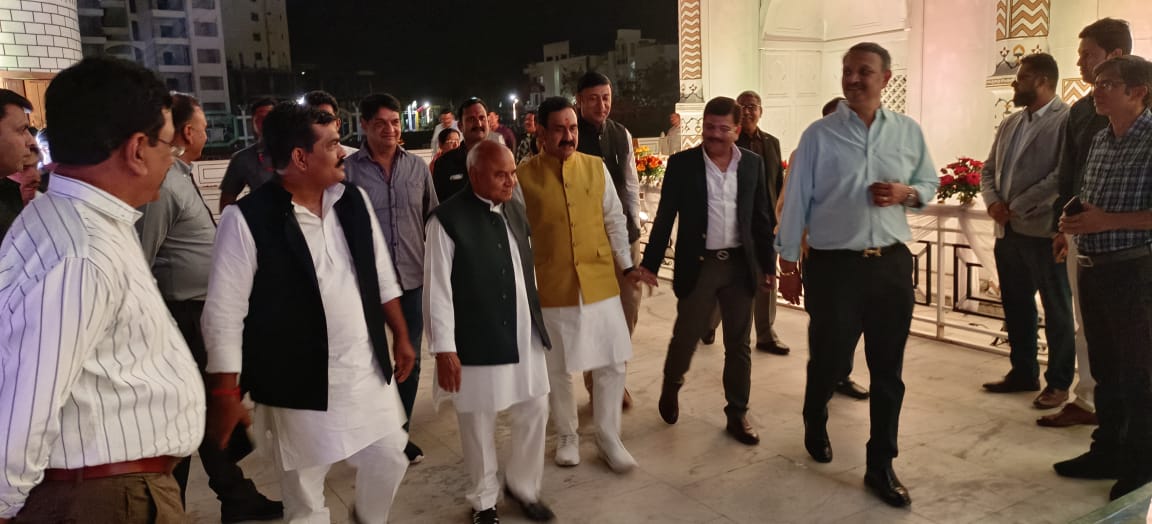 ManojChawla223's tweet photo. आज भोपाल में पीपुल्स समाचार के 15 वे स्थापना दिवस के अवसर पर । https://t.co/PcJ4UZt4EN