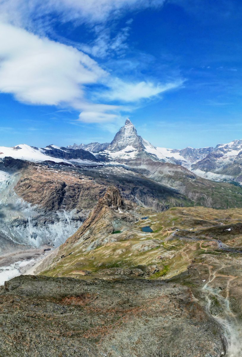 LoveSongs4Peace's tweet photo. Mt. Matterhorn between Switzerland and Italy  🇨🇭 🇮🇹 https://t.co/oIssoVnJzp