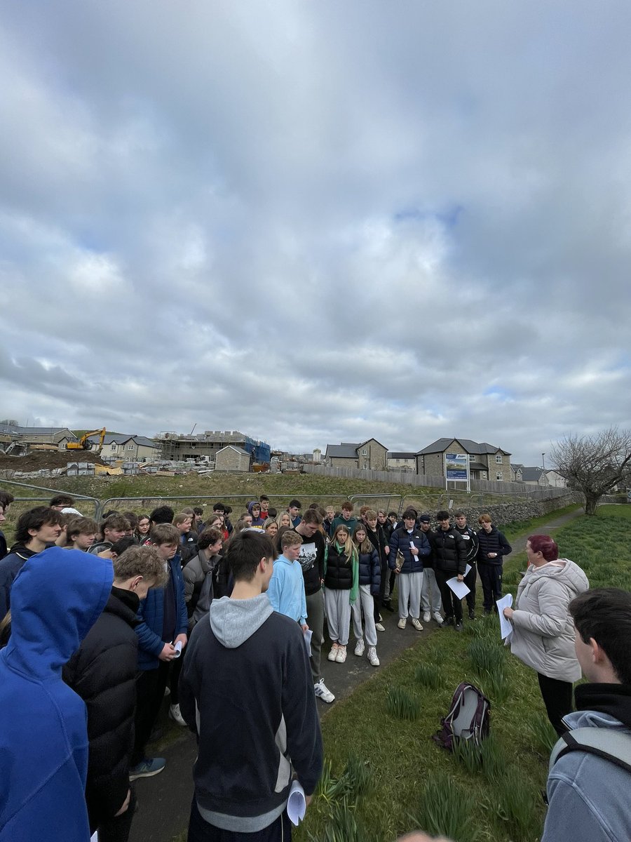 SedberghGeog's tweet photo. On the rural urban fringe with y11 this morning as we begin a day of GCSE #fieldwork @SedberghSchool https://t.co/seGDYgvEeH