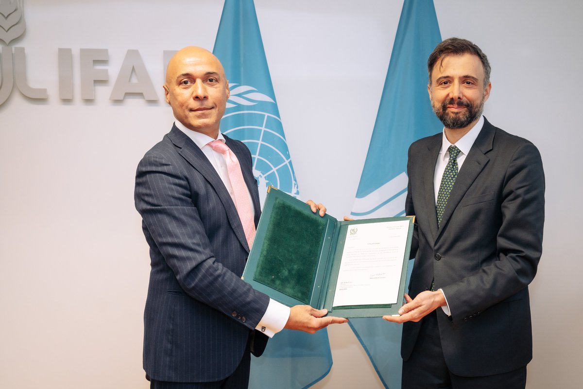 Ali Javed, <a href="/PakinItaly/">Pakistan Embassy Italy</a> Ambassador &amp; Permanent Representative of 🇵🇰 to the Rome-based agencies, met <a href="/IFADPresident/">Alvaro Lario</a> Alvaro Lario.

#Pakistan is an important partner for <a href="/IFAD/">International Fund for Agricultural Development</a>, which has supported 28 projects at a total cost of US$2.9 billion, helping 2.78 million+ families.