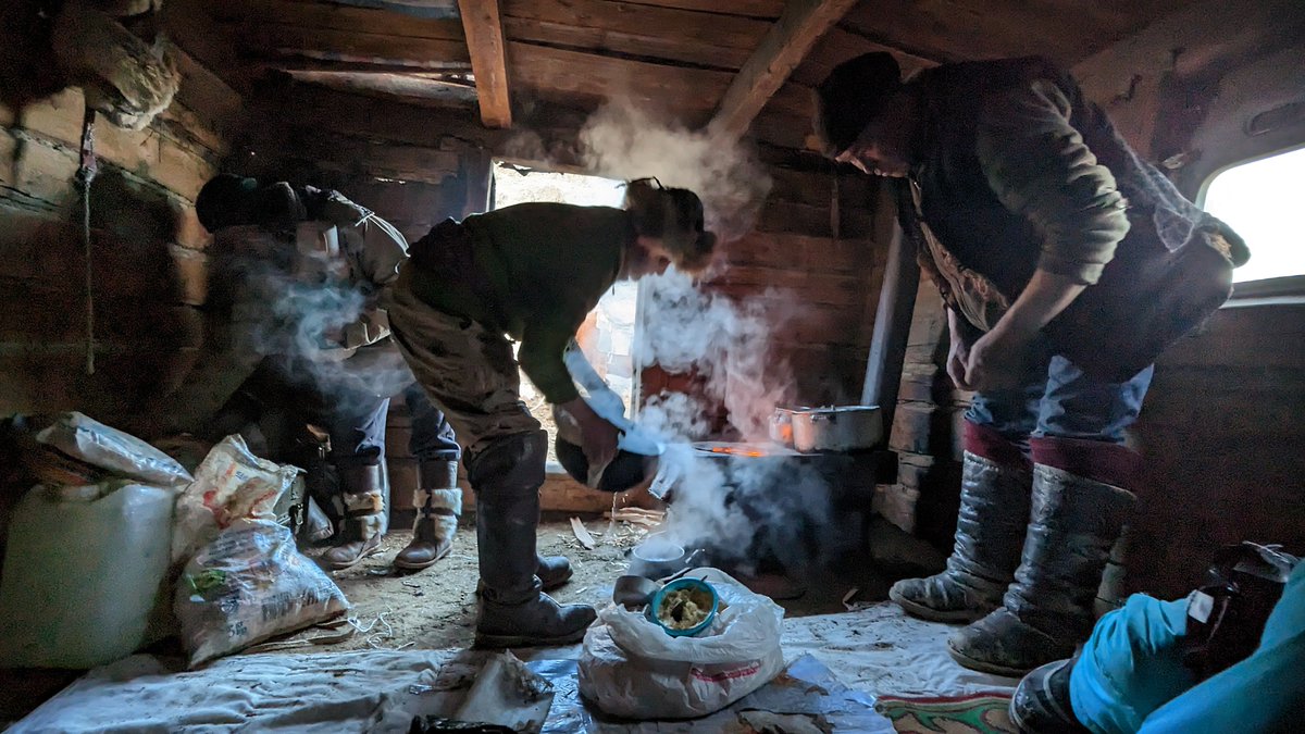 I've been following the same Kazakh family on their 140km spring migration across the Altai Mountains of #Mongolia for the last 8 years.

This year I shot the whole trip on my smartphone.

Here are some photos...

1/5