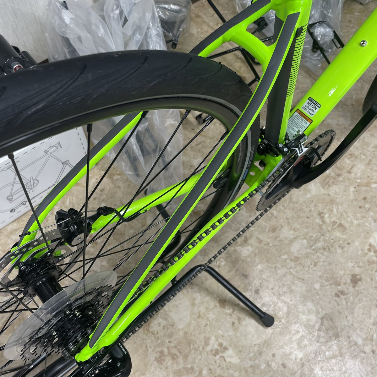 xmk26296bgiYNRj's tweet image. cannondaleと言ったらこの色ってイメージがあるんですよねー🇺🇸

無理ない体制で走り出せる安定感のあるクロスバイク「クイック5DISC」‼️

駐輪場や夜乗るにも目立つので良いですね☝️

#cannondale
#quick5
#ディスクブレーキ
#クロスバイク