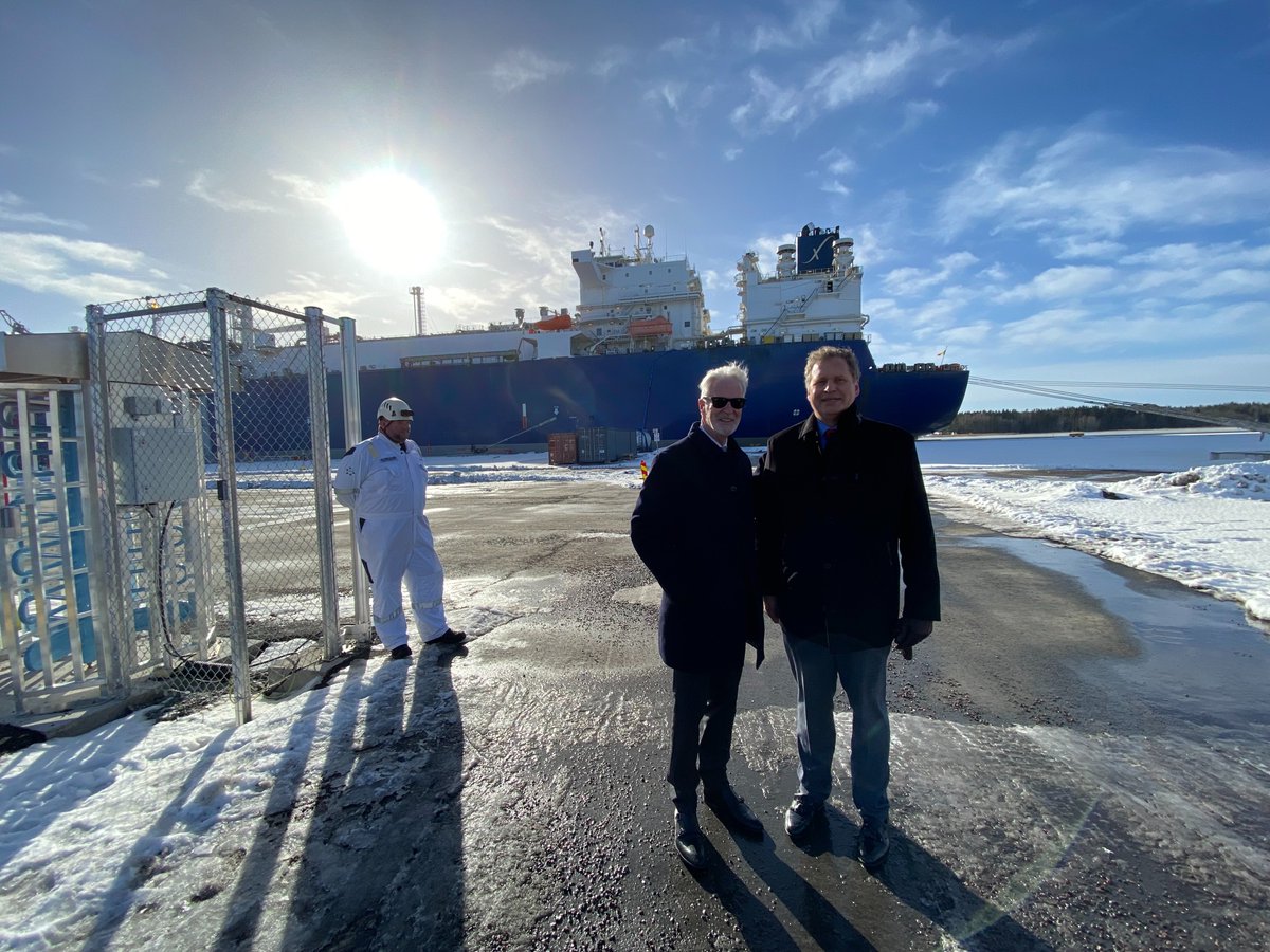 usembfinland's tweet image. Ambassador Hickey visited U.S. company Excelerate Energy’s floating LNG storage and regasification ship the Exemplar, met with the captain and crew, and discussed the importance of strong U.S. support for energy independence in Finland and the Baltic region.