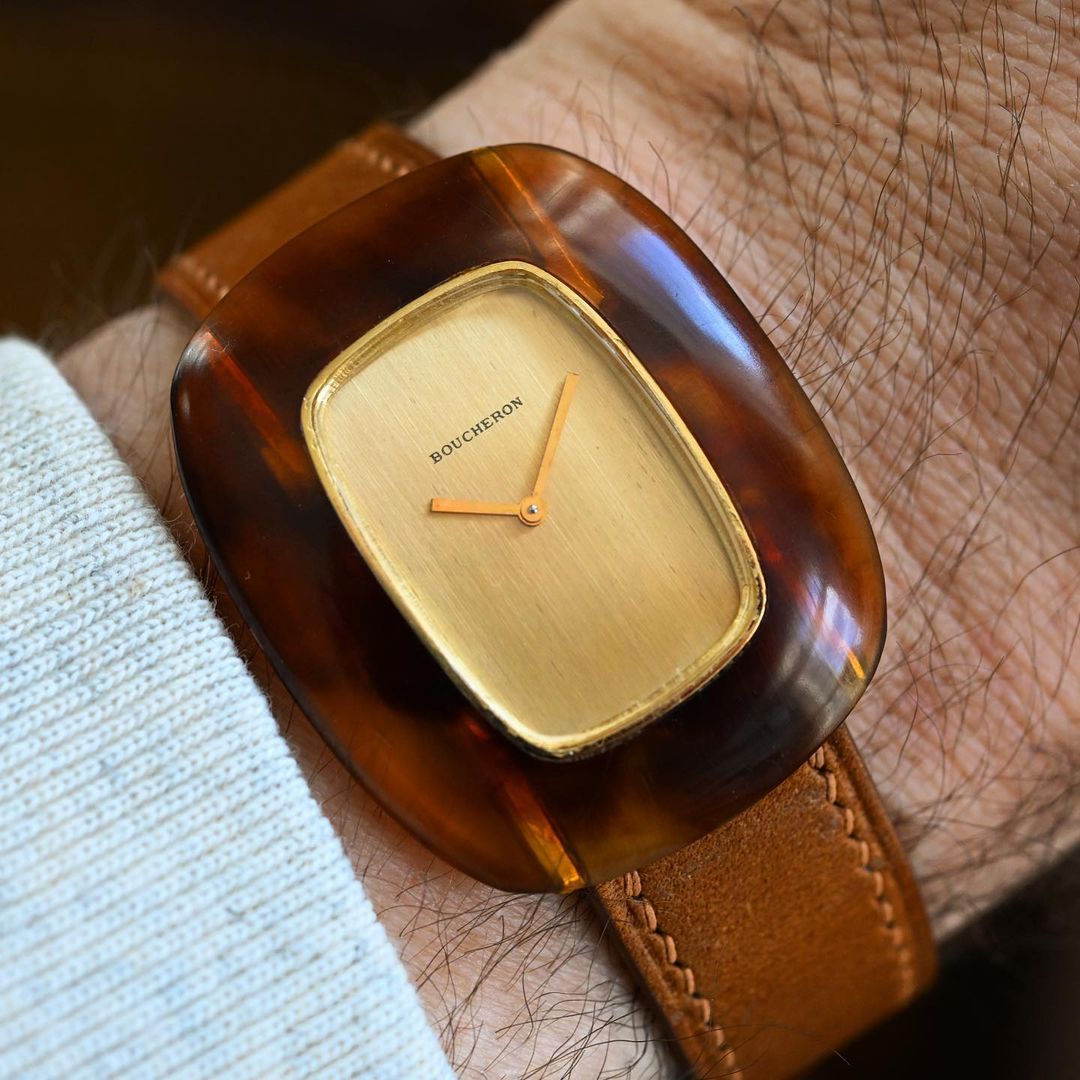 Handdn_'s tweet image. Vintage Boucheron 18k gold &amp;amp; exotic tortoise shell wristwatch; made in France in the 1970s. NFS.

#vintagewatch #rarewatches #boucheron #vintageboucheron #tortoiseshell #18k #gold #madeinfrance #boucheronparis #kodarchive